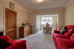 Lounge/Diner- click for photo gallery